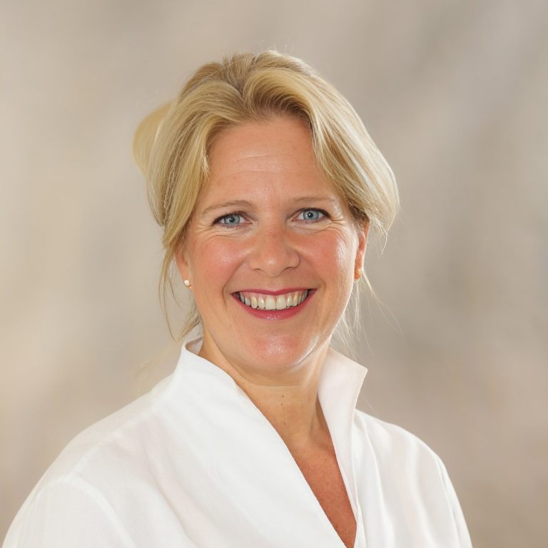 Nicole van Hattum Versicherungen
