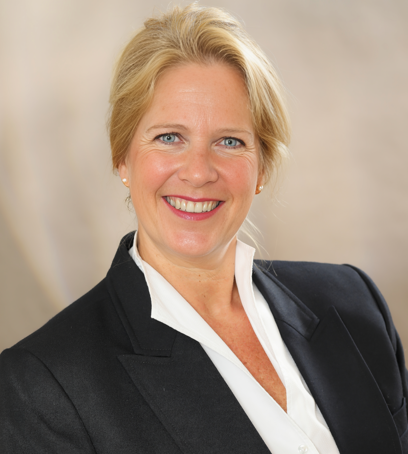 Versicherung Nicole van Hattum Bernau am Chiemsee Reit im Winkl Frasdorf Mecklenburgische Firmenversicherung Grassau Bad Aibling Endorf